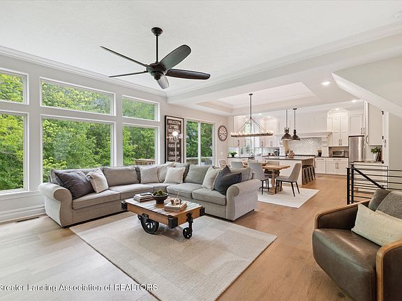 2nd image of 16851 Meadowbrook Dr