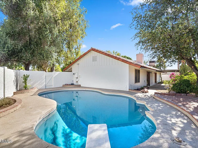 1756 W Echo Ln — Photo 4