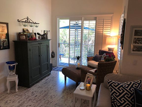 Additional Sitting Area.