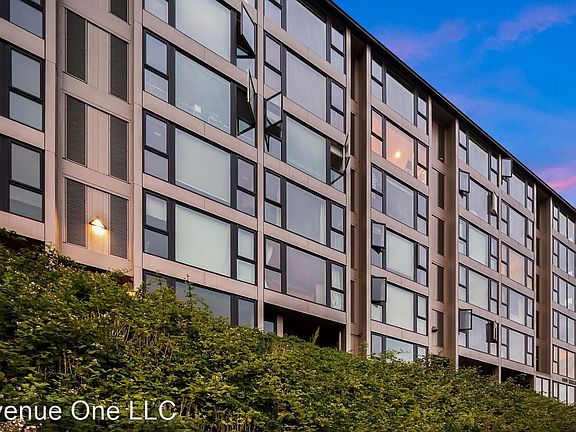 5th image of 400 Melrose Ave E APT 404