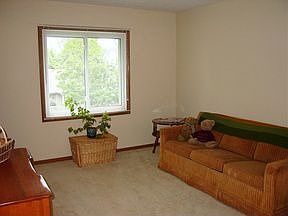 2nd image of 823 Valentine Ln