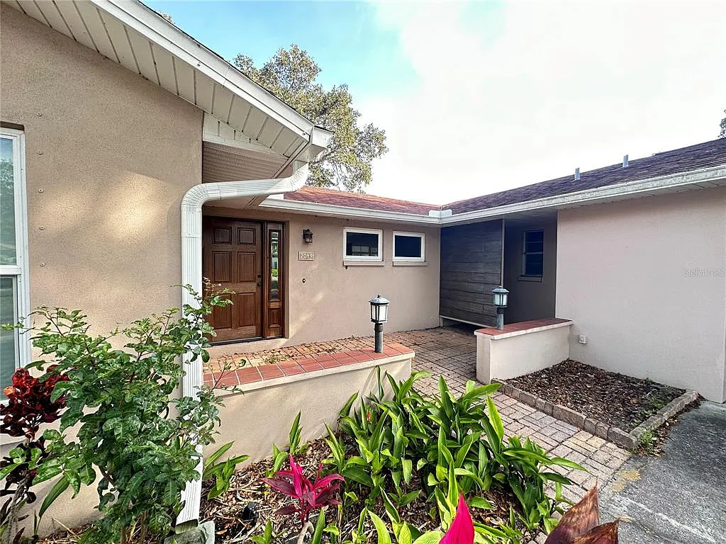Building Photo - 2049 Sandpiper Dr