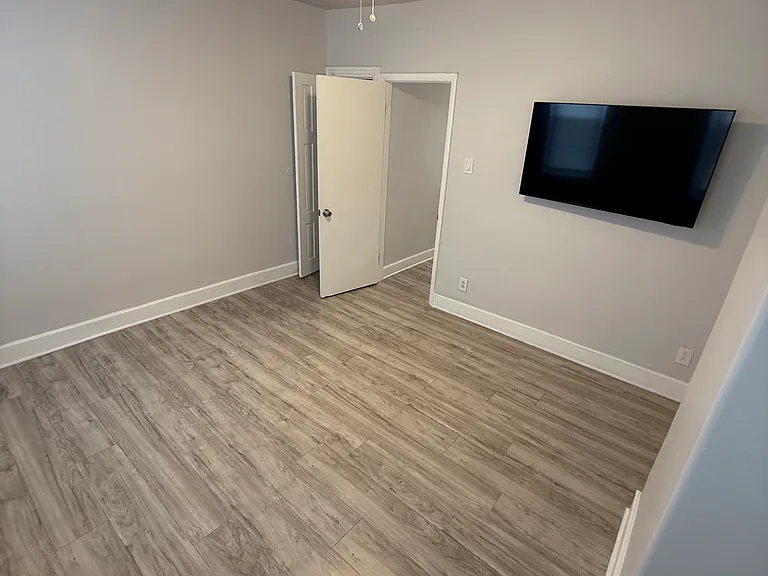 2040 N Darien St — Photo 14