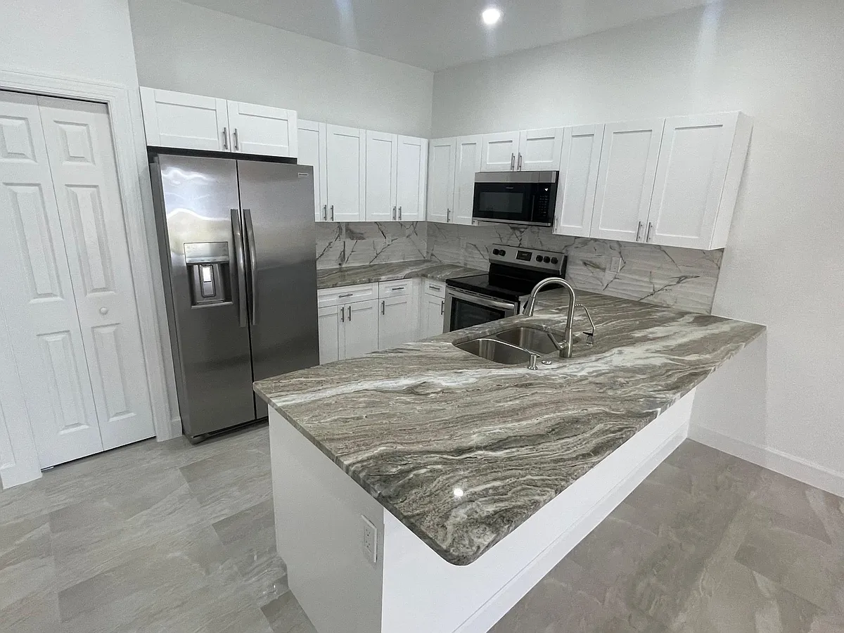 Building Photo - 5404 Brookfield St #101