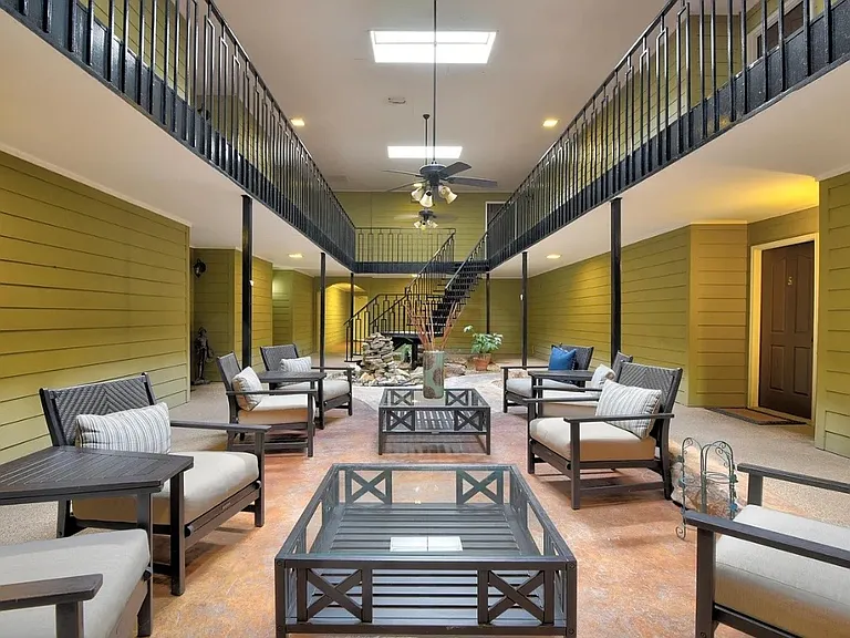 210 S McLean Blvd #11 — Photo 6