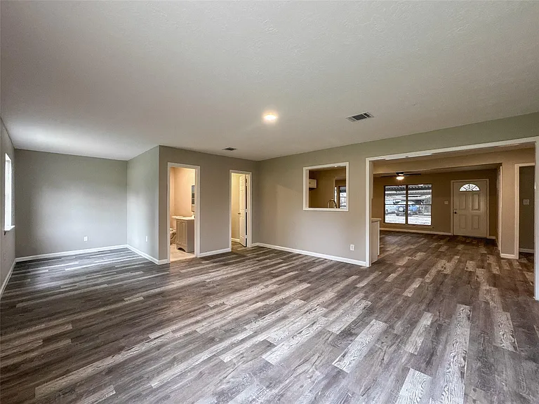 7710 Claiborne St — Photo 3