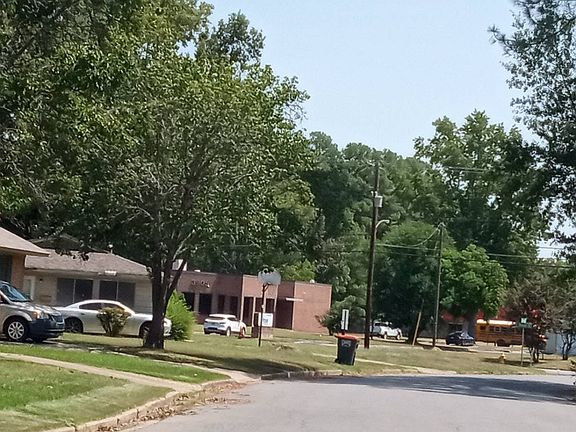 4th image of 27 Southwood Dr