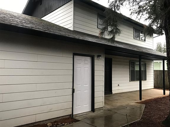 2nd image of 3905 NE 133rd Ave