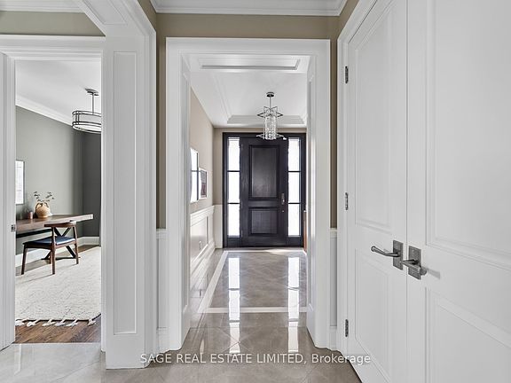 3rd image of 925 Royal York Rd