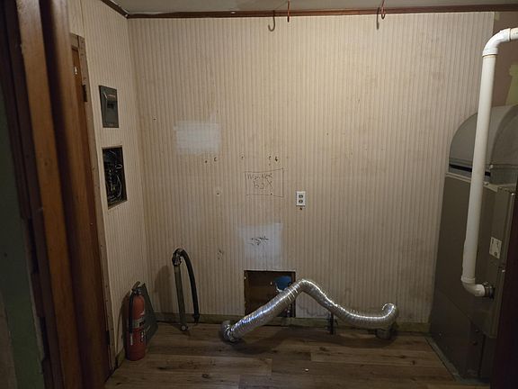 4th image of 550 N Airport Rd