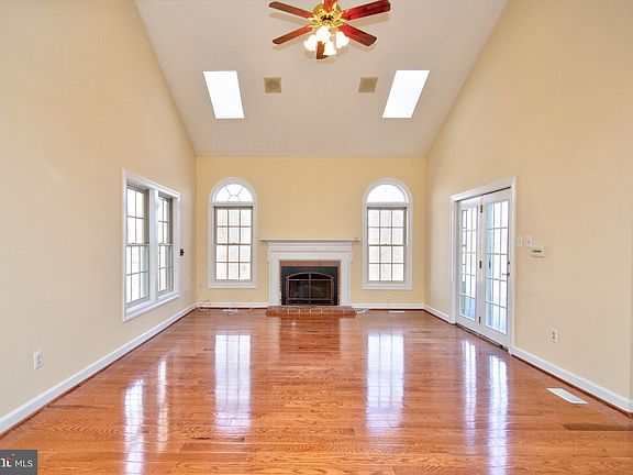 3rd image of 210 King Johns Ct
