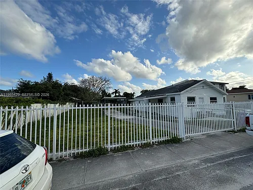 1858 NW 69th Ter Photo 1