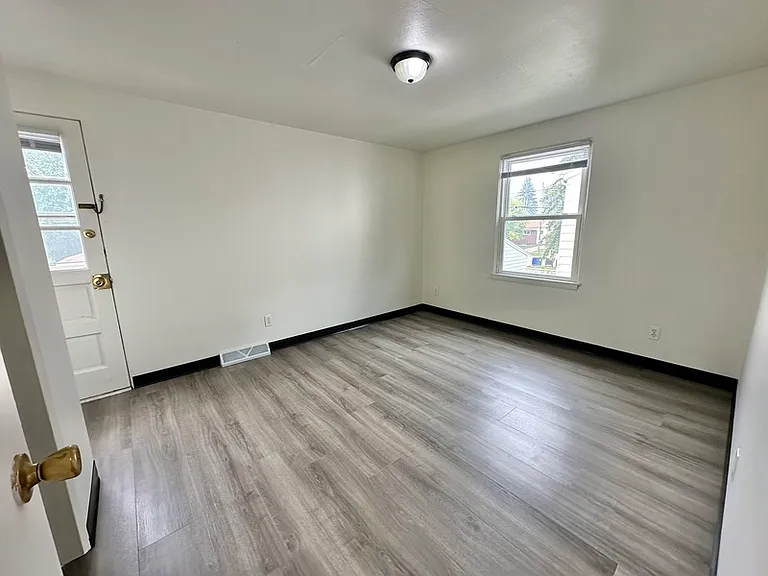 1095 Gillingham Rd #D — Photo 9