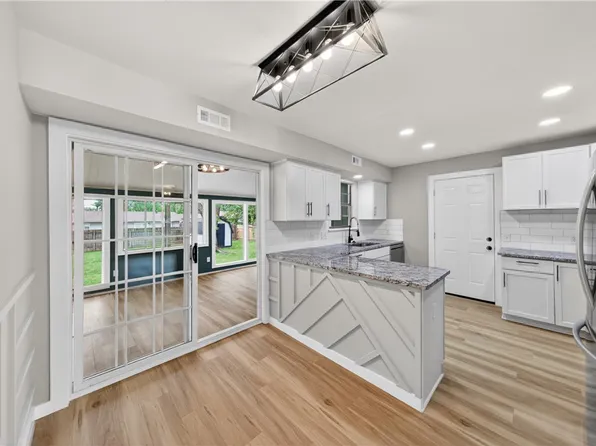 2107 Douglas St, Bentonville, AR 72712