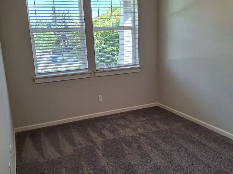 6311 N 88th Ave — Photo 30