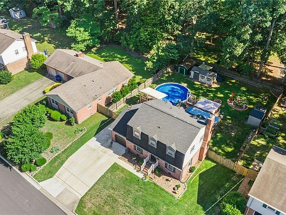 2nd image of 318 Williamsburg Ct