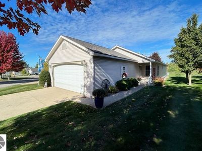 2111 Seaview Dr, Traverse City, MI, 49686