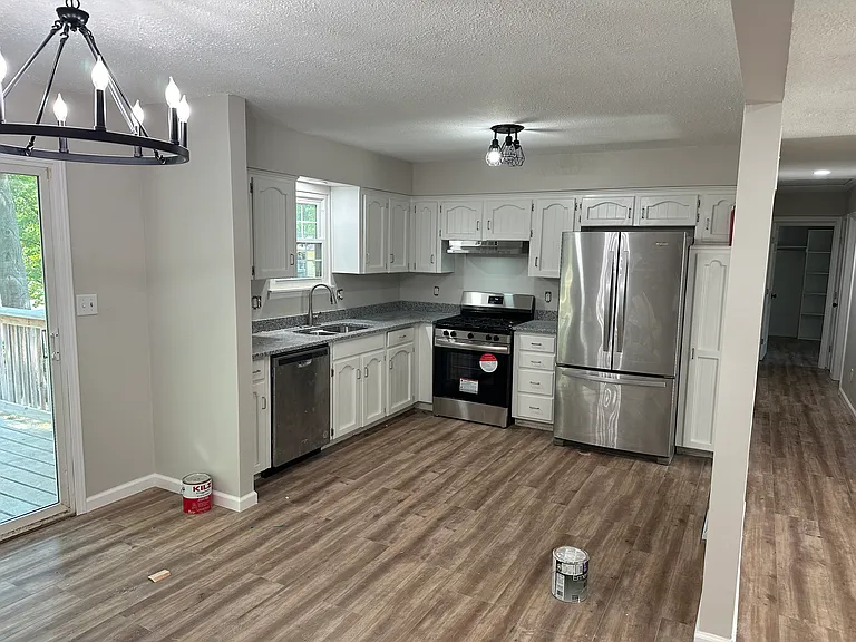 309 SW Shamrock Pl — Photo 4