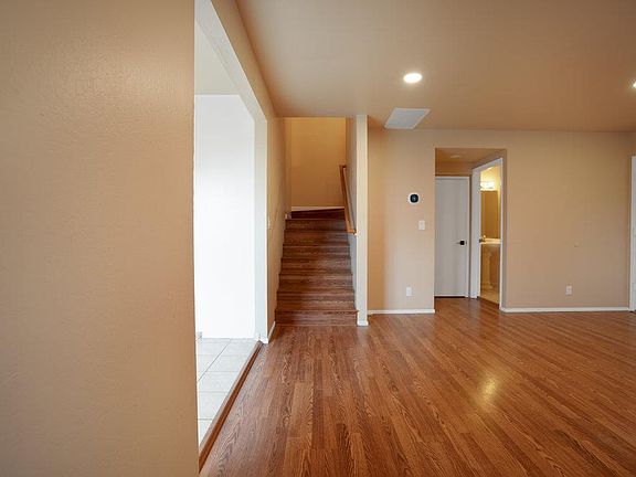 2nd image of 233 Silver Leaf Dr APT B