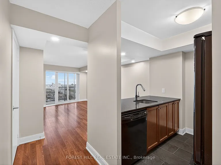 135 Village Green Sq #3125 — Photo 4