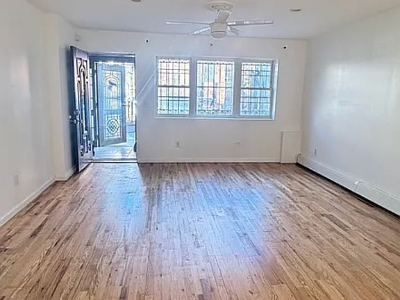 3rd image of 1562 Pacific St #3