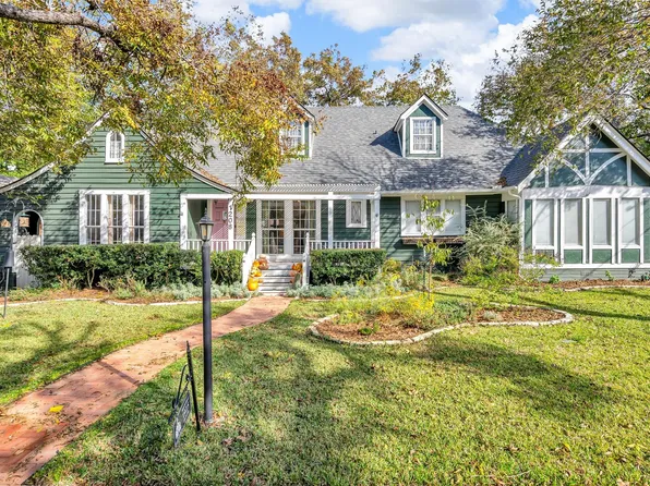 1208 Martha St, Waxahachie, TX 75165