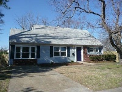 2nd image of 915 Briar Hill Rd