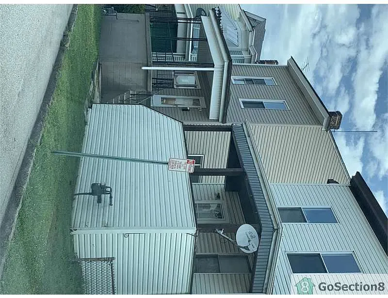 4010 Wood St photo 1