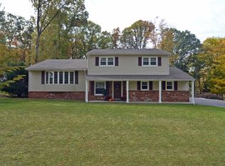 704 Hillcrest Rd, Township Of Washington, NJ 07676