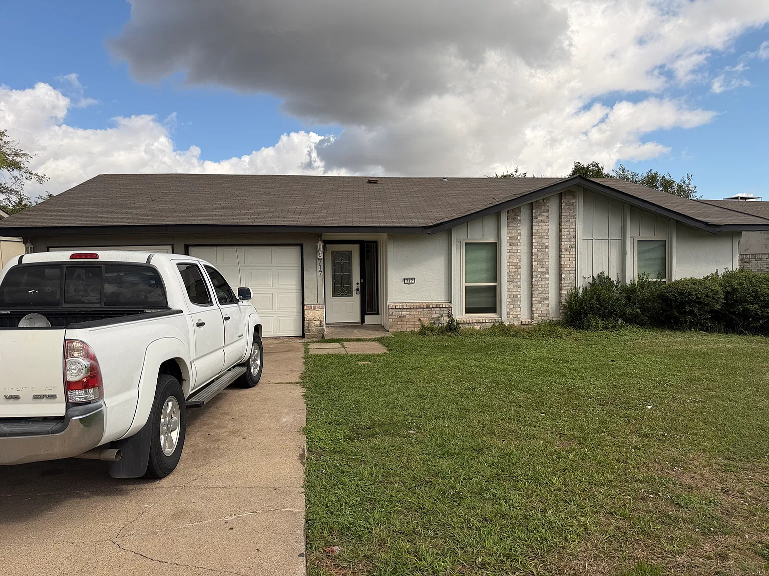 5 bed, 1950 sqft, $2,400 — Photo 1