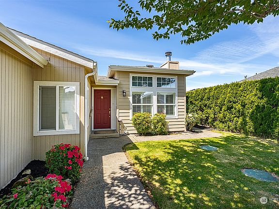 2nd image of 1924 SE Poppy Lane #108A