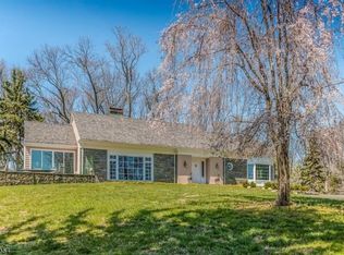 73-3 Post Kunhardt Rd, Bernardsville, NJ 07924