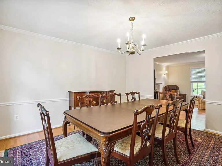 9708 Locust Hill Dr — Photo 16