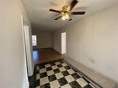 2nd image of 4420 Roseland St APT 4