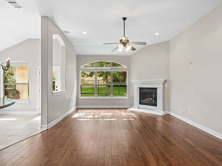 11709 Woodland Hills Trl — Photo 3