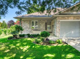 930 Assiniboine Cres, Sarnia, ON N7T7C5