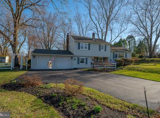 2371 N Parkview Dr, Norristown, PA