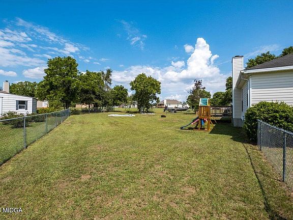 3rd image of 139 Windwood Dr