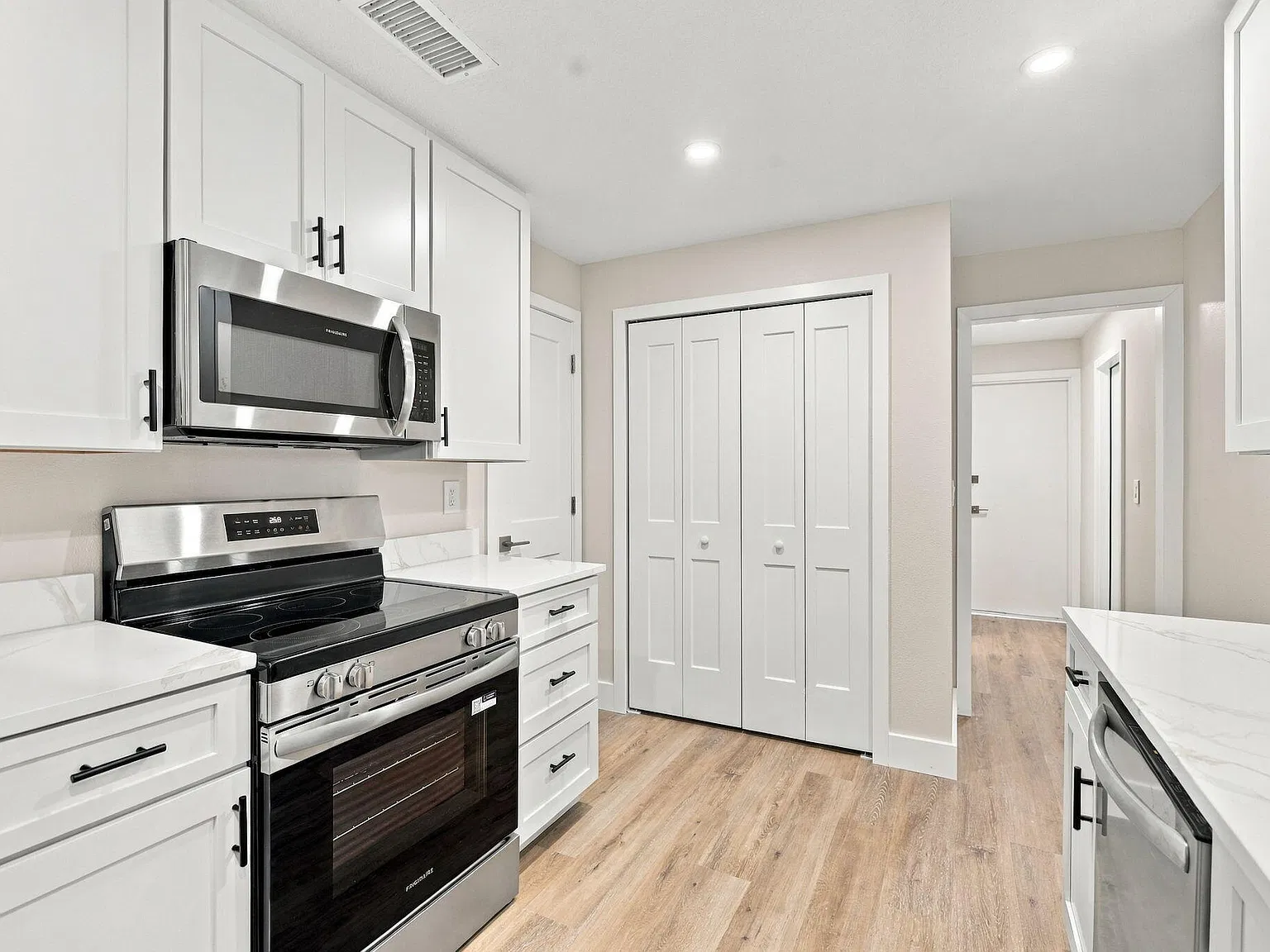 2 bed, 2.0 bath, 1116 sqft, $2,300 — Photo 4