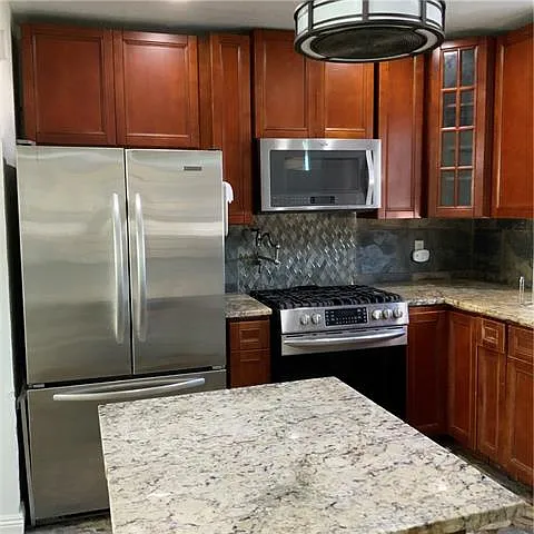 2 bed, 1.0 bath, 1200 sqft, $1,650 — Photo 2