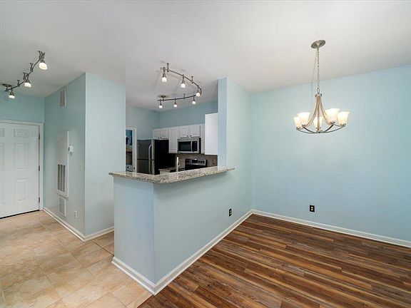 4th image of 1600 Long Grove Dr Unit 1217