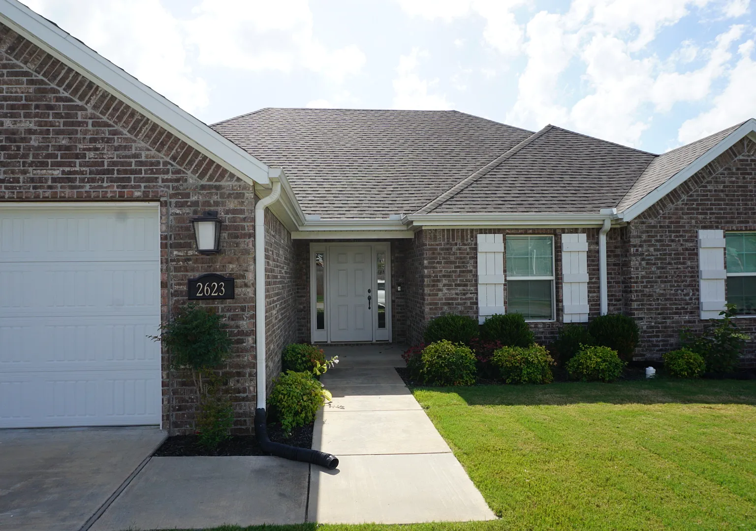 3 bed, 1822 sqft, $2,300 — Photo 2