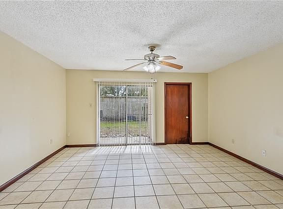 3rd image of 882 Asheville Dr