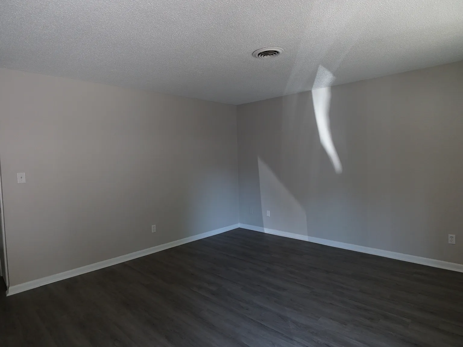 2 bed, $1,000 — Photo 2