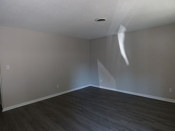 2nd image of 646 3rd St SE #646