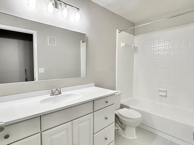 11810 Skylake Pl — Photo 14
