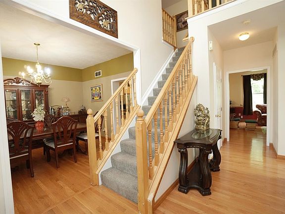 3rd image of 12120 Crestfield Ct