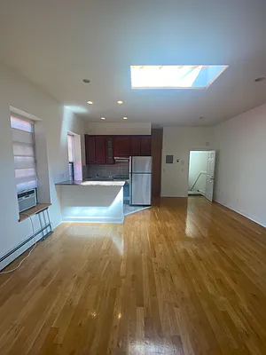 Rented by Bouklis Group | media 7