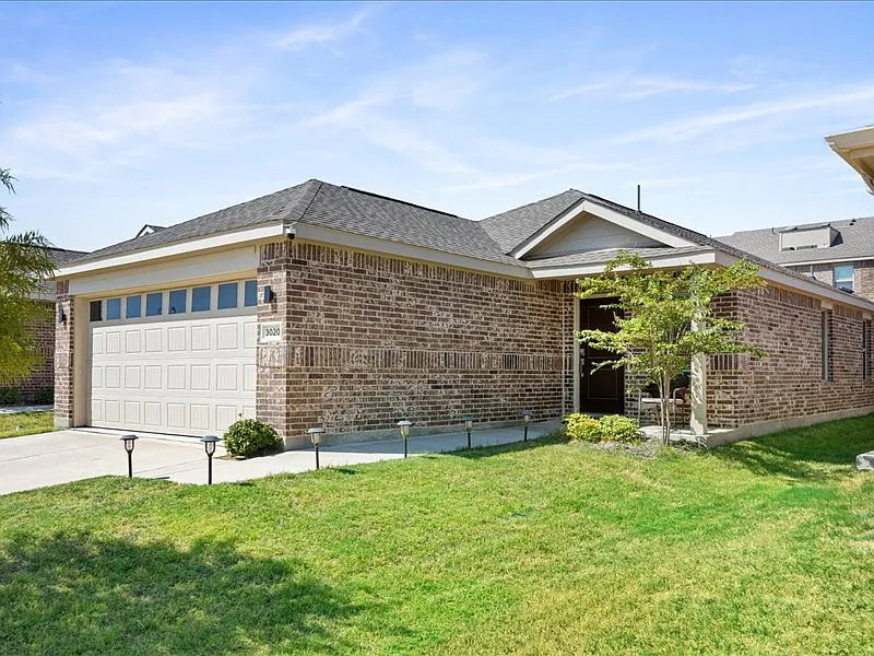 3 bed, 1505 sqft, $1,975 — Photo 2