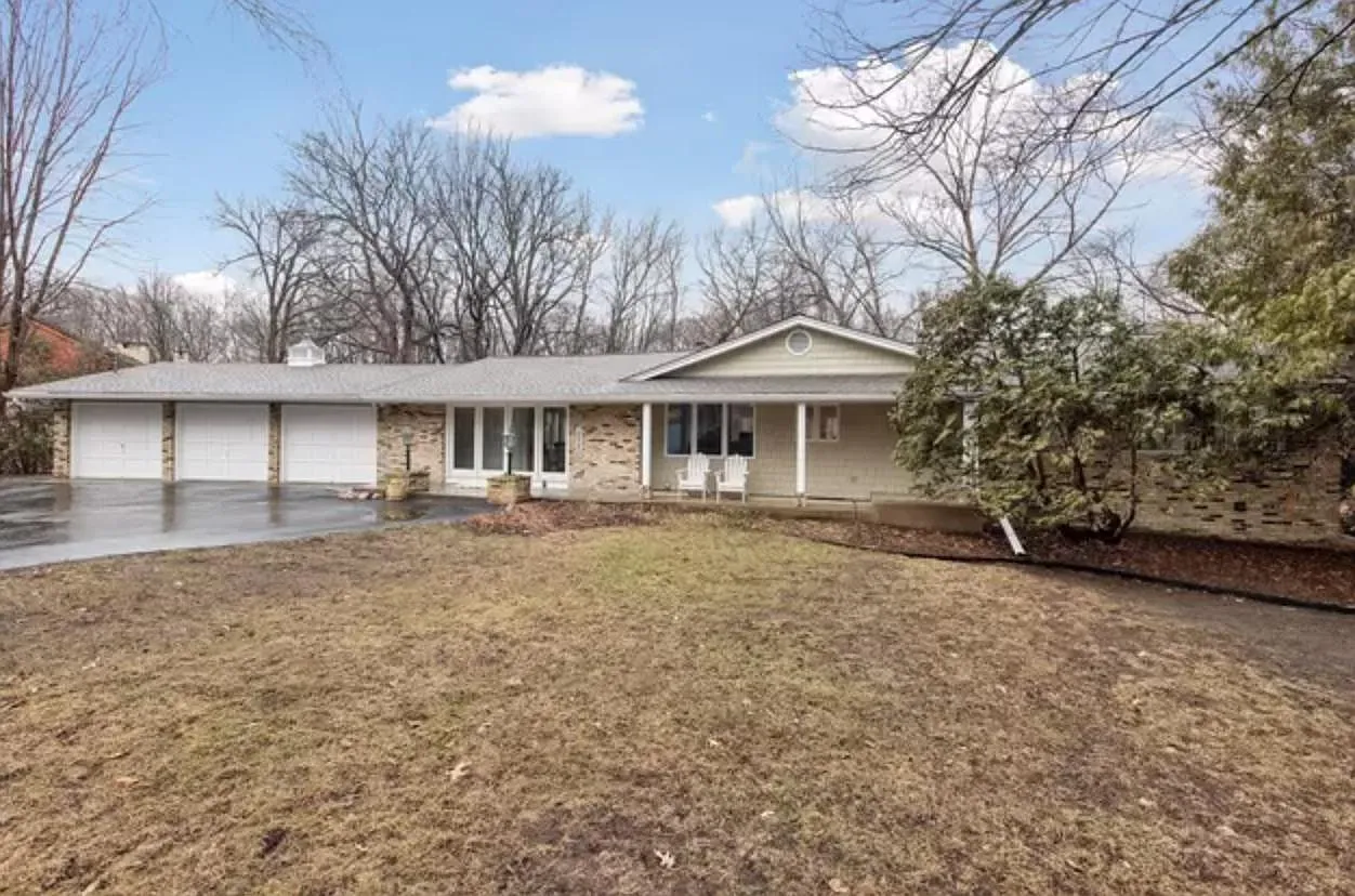 4 bed, 3700 sqft, $4,200 — Photo 2